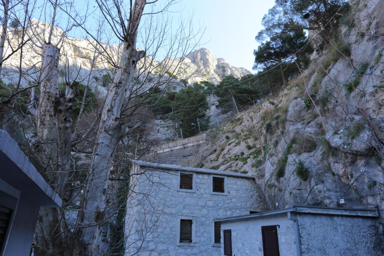 Apartments With A Parking Space Omis - 4327 エクステリア 写真